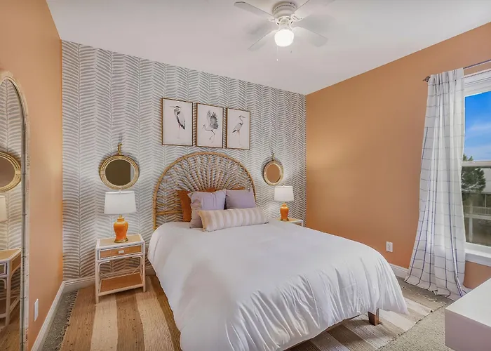 Coastal Cove Escape Beach, Pool & Golf Cart Holiday home *
