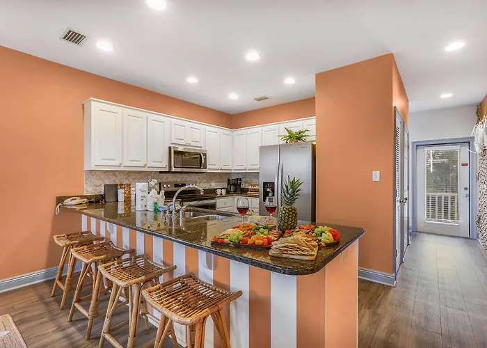 Coastal Cove Escape Beach, Pool & Golf Cart Holiday home