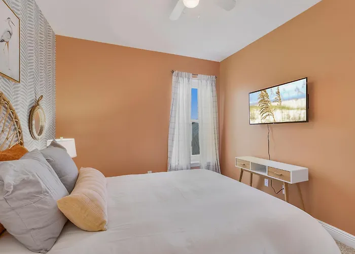 Holiday home Coastal Cove Escape Beach, Pool & Golf Cart