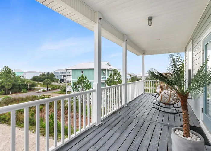 Coastal Cove Escape Beach, Pool & Golf Cart Holiday home